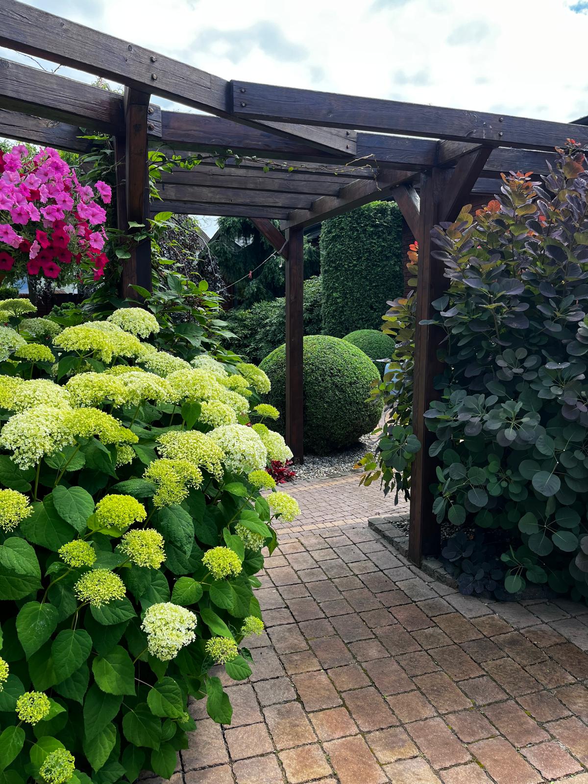 pielegnacja-ogrodow-kornik